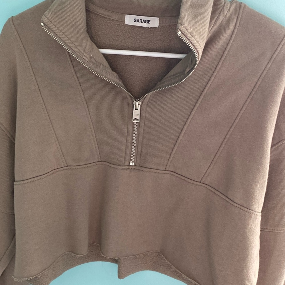 Half sip cropped sweatshirt